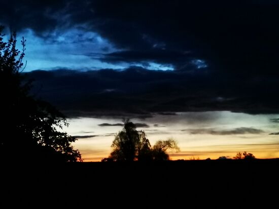 Abendstimmung outdoor - wie ich sie liebe... was ich euch nicht vermitteln kann ist das Froschkonzert, das hier stattfindet