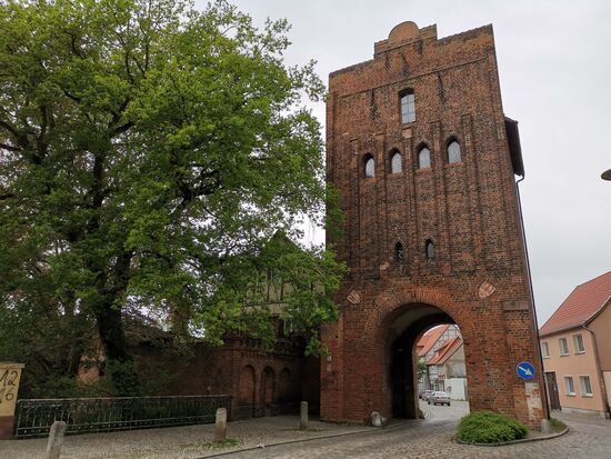 Eines der VIER historischen Stadttoren.
