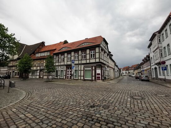 Kopfsteinpflaster und Fachwerkhäuser zeichnen das Stadtbild.