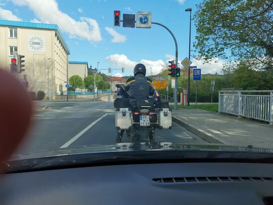 Ich folge dem 2-Rad-Lotsen zur Unterkunft