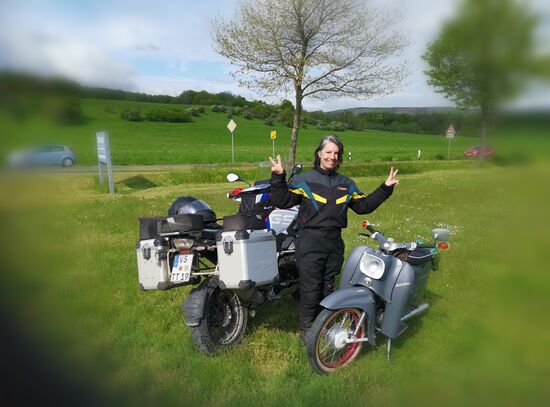 wieder ein "altOst-jungWest" Treffen  3 PS gegenüber knapp 150 PS