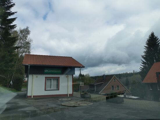 kleines Grenzmuseum am Bahnhof Sorge