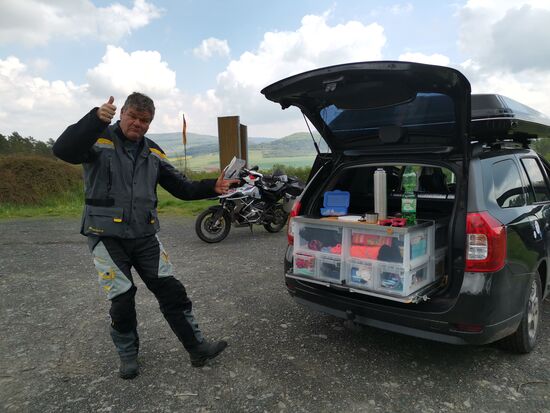 Catering vom Begleitfahrzeug funktioniert 