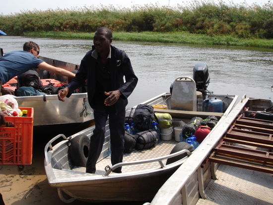 Beladen der Motorboote