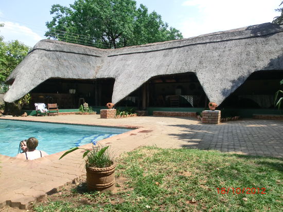 Restaurant, Bar und Poolbereich