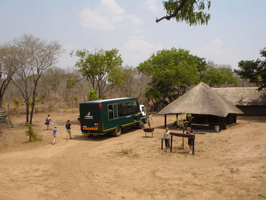 Blick vom Hochstand auf unser Camp