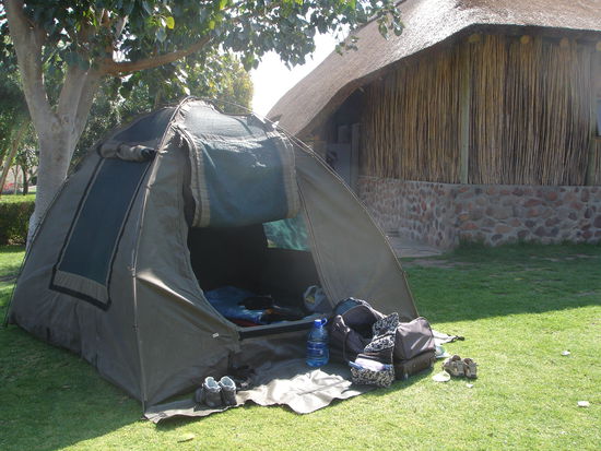 geschafft, das Zelt steht!