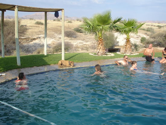 nach diesem sandigen und heißen Tag war es eine Wohltat in den Pool zu gehen