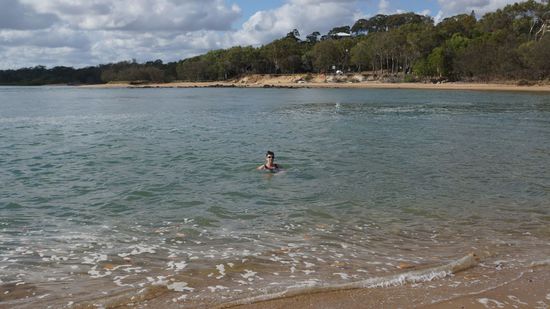 Baden im Meer morgens um 7 h in Gladstone.