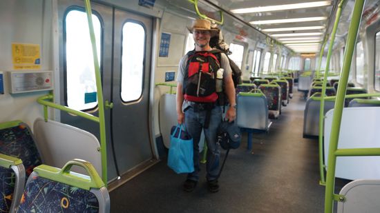 scchwer bepackt - Auf dem Weg zum Hotel