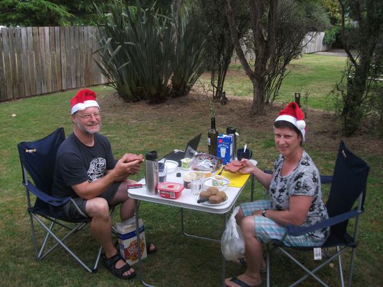 Weihnachtsfrühstück am 25.12.12 in Turangi am Lake Taupo.