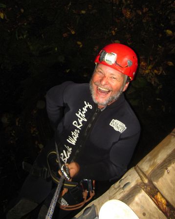 Reinhard beim Abseilen in die Cave.