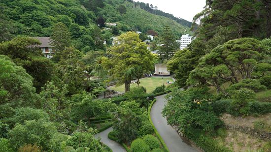 Bot. Garten, erstreckt sich den Berg hinunter bis zur City.