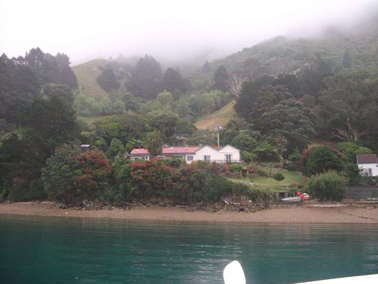 Sehr einsam gelegen aber wunderschön. Einmal in der Woche kommt das Postboot vorbei.