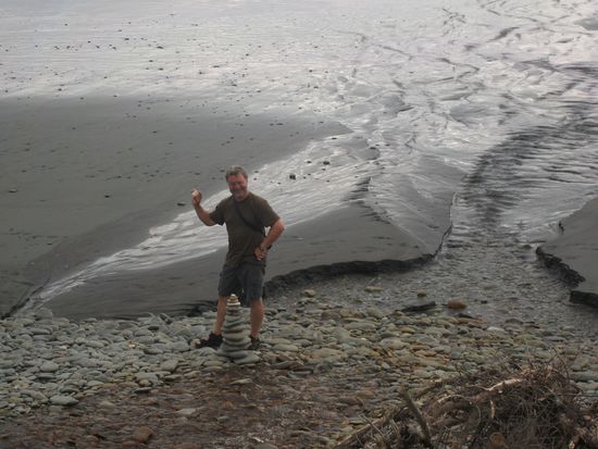 bei Greymouth am Strand: Reinhard`s "Steinmännchen"