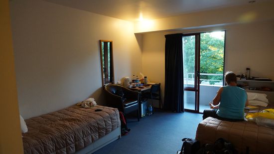 Christchurch - unser Zimmer mit kleinem Balkon und eigenem Bad im YMCA