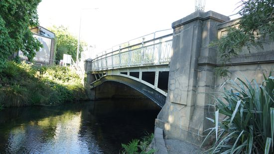 Christchurch - City: der Stahlträger der Brücke ist stark verbogen (die Auswirkungen des Erdbeben - Red-Zone)