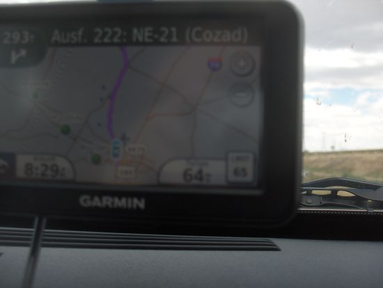 Die Zahl oben links mit 1,6 mutiplizieren und man hat die Kilometer wann man das nächste Mal abbiegen muss