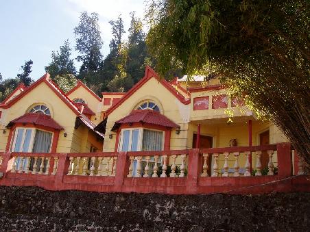 Direkt von meiner Lodge-Terasse erstreckte sich der Himalaya
