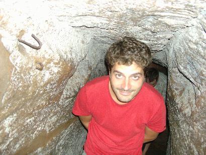 Vinh Moc-Tunnel; gebueckt