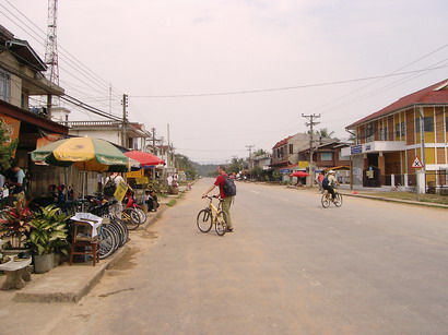 Luang Namtha: kleiner Ort mit Rollfeld-Strassen