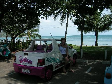 Julia im Topless-Car