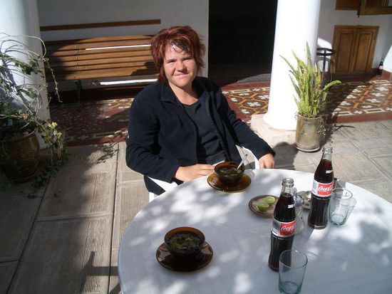 Coca-Cola und Mate de Coca zum Frühstück.
Coke and Mate de Coca for breakfast.