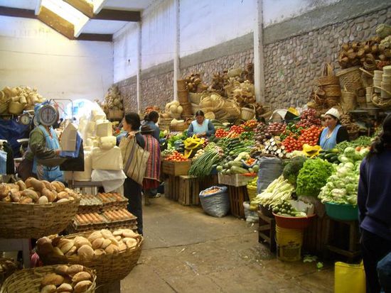 Brot, Eier, Gemüse und Körbe.
Bread, eggs, vegetable and baskets.