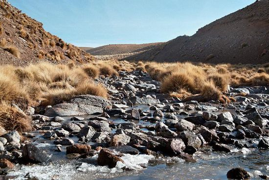 Wir sind schon über eine Stunde unterwegs und der Bach ist zum Teil noch gefroren ...