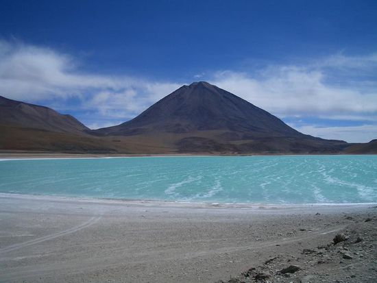 Laguna Verde und Vulkan Licancabur (5960 m)