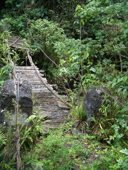 ... über diese Brücke ...