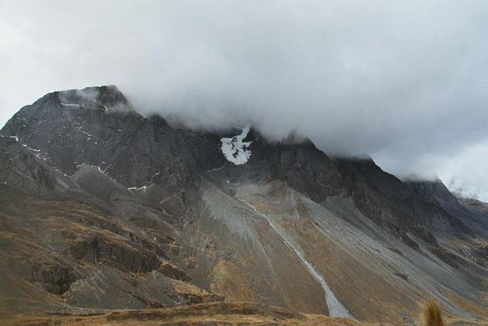 Die Berge sind immer noch (oder auch schon wieder) in Wolken ...