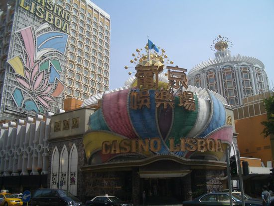 ... und gegenüber das Casino Lisboa