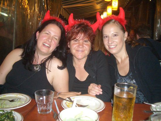 unsere Halloweenverkleidung (auch wenn wir Petra dazu zwingen mussten ...)