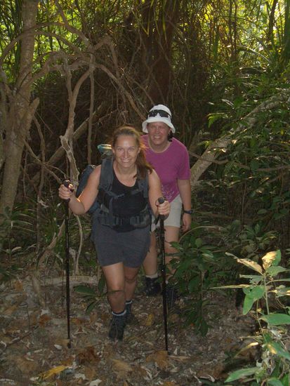 So hätte der Weg mal sein sollen ... aber alles nur gestellt, unser Fotograf steht natürlich auf dem Betonweg!