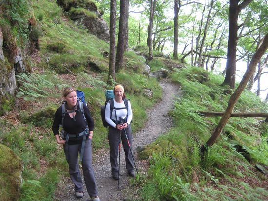 ... immer entlang des Loch Lomond ...