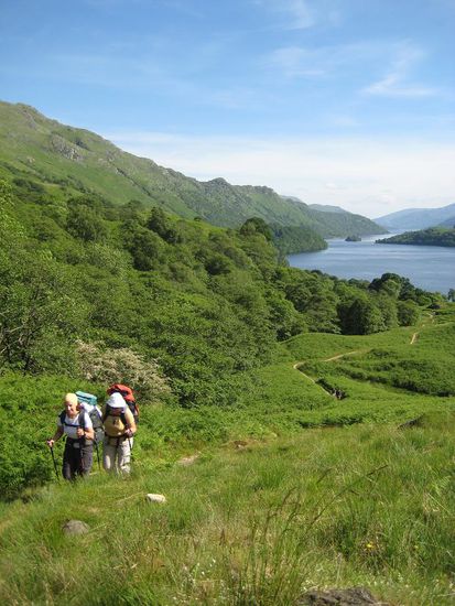Der Weg in Richtung Inverarnan (im Hintergrund Loch Lomond)