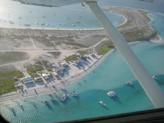 Isla la Tortuga ... unser "Rancho" ist das zweite von links