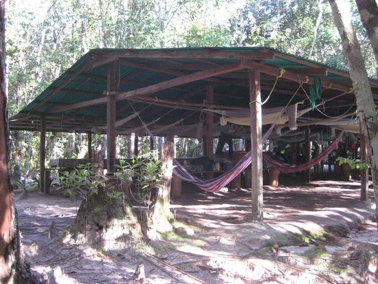 3-in-1: Küche, Speiseraum und Schlafsaal