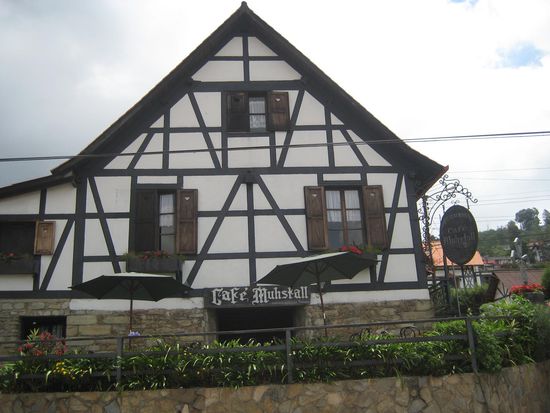 ... aus Fachwerk ...