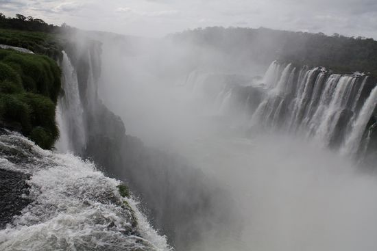 Garganta del Diablo ... es hat ganz schön viel Gischt!