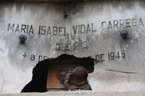 Manche Gräber sind schon ein wenig verfallen ...