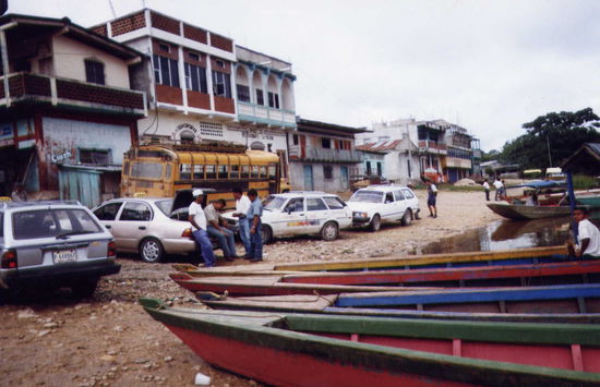 Unser Bus in Sayaxché