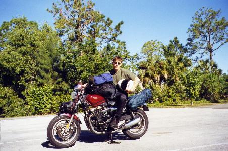 Naples: unser vollbeladenes Motorrad