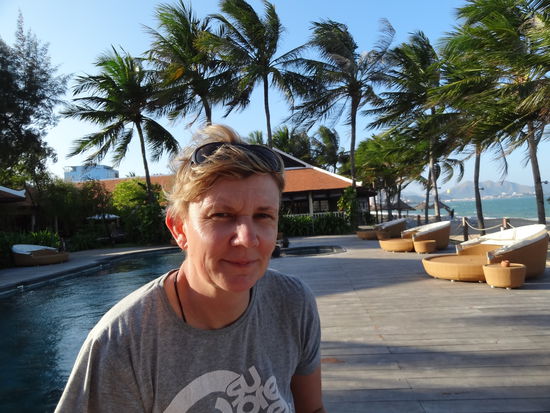 Ruth ist leider etwas krank. Montezumas Rache
Luxusresort in Nha Trang, hier muss man fuer 2 Dosen Localbier 6 Euro bezahlen statt den ueblichen Preis von 1 Euro.
