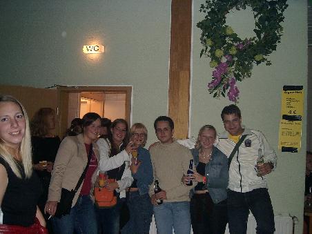 "SISSI", "Ich", "MELLE", "Micha", "Dini" und "Dennis"...(von li nach re )
ich vermisse euch ja jetzt schon ihr Süßen