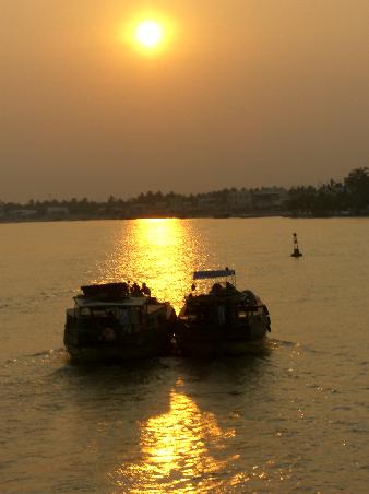 Sonnenuntergang ueber dem Mekong