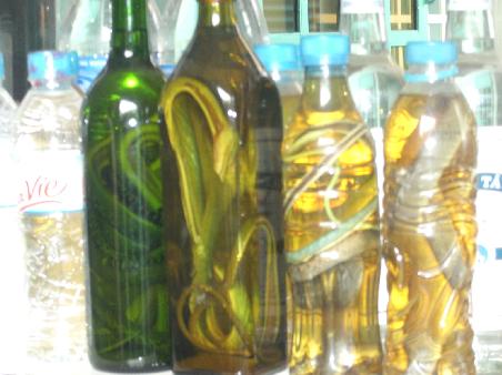 80000 Dong pro Flasche wert = 4 Euro