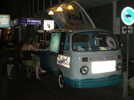 ..und davon gibt es hier viele...einige als Coctailbar umfunktioniert..