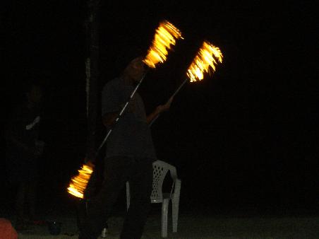 abends am Strand...das Spiel mit dem Feuer